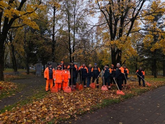Минск готовится к зиме: сотрудники ГПО «Горремавтодор Мингорисполкома» наводят чистоту в городе