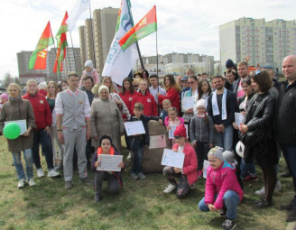 Аллея семейных деревьев в Московском районе г. Минска