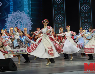 СЕГОДНЯ ЧЕСТВУЮТ ЛУЧШИХ