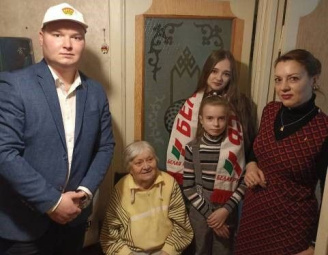 Проведение благотворительной акции для пожилых людей «От всей души»